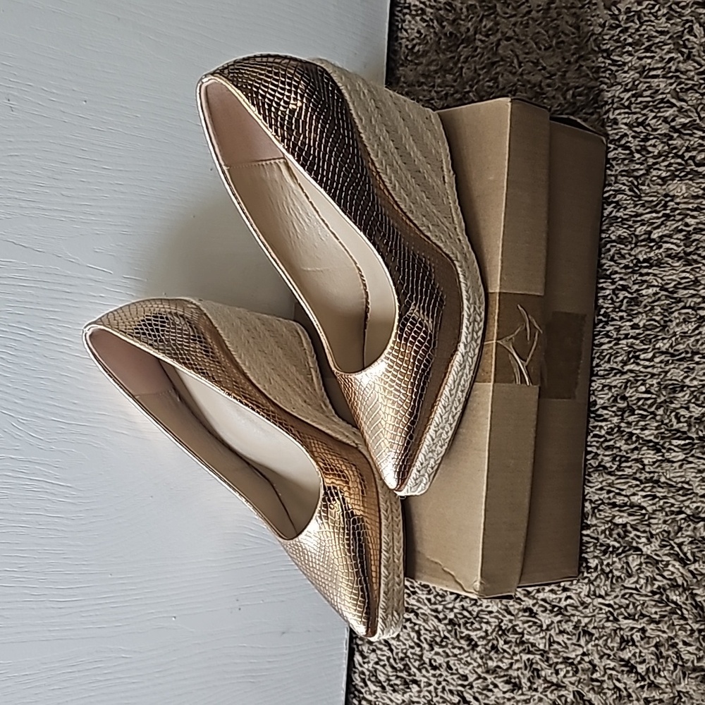 Shoes - Picture 2 of 3
